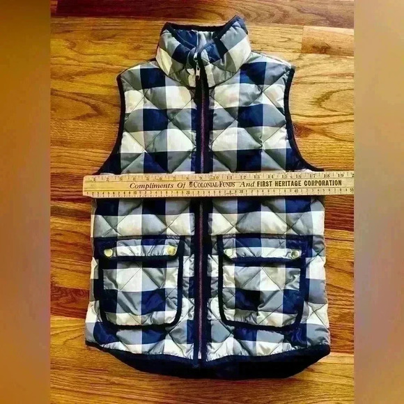 JCREW - Women’s puffer vest in gingham navy and white check. Size XS - Picture 3 of 8